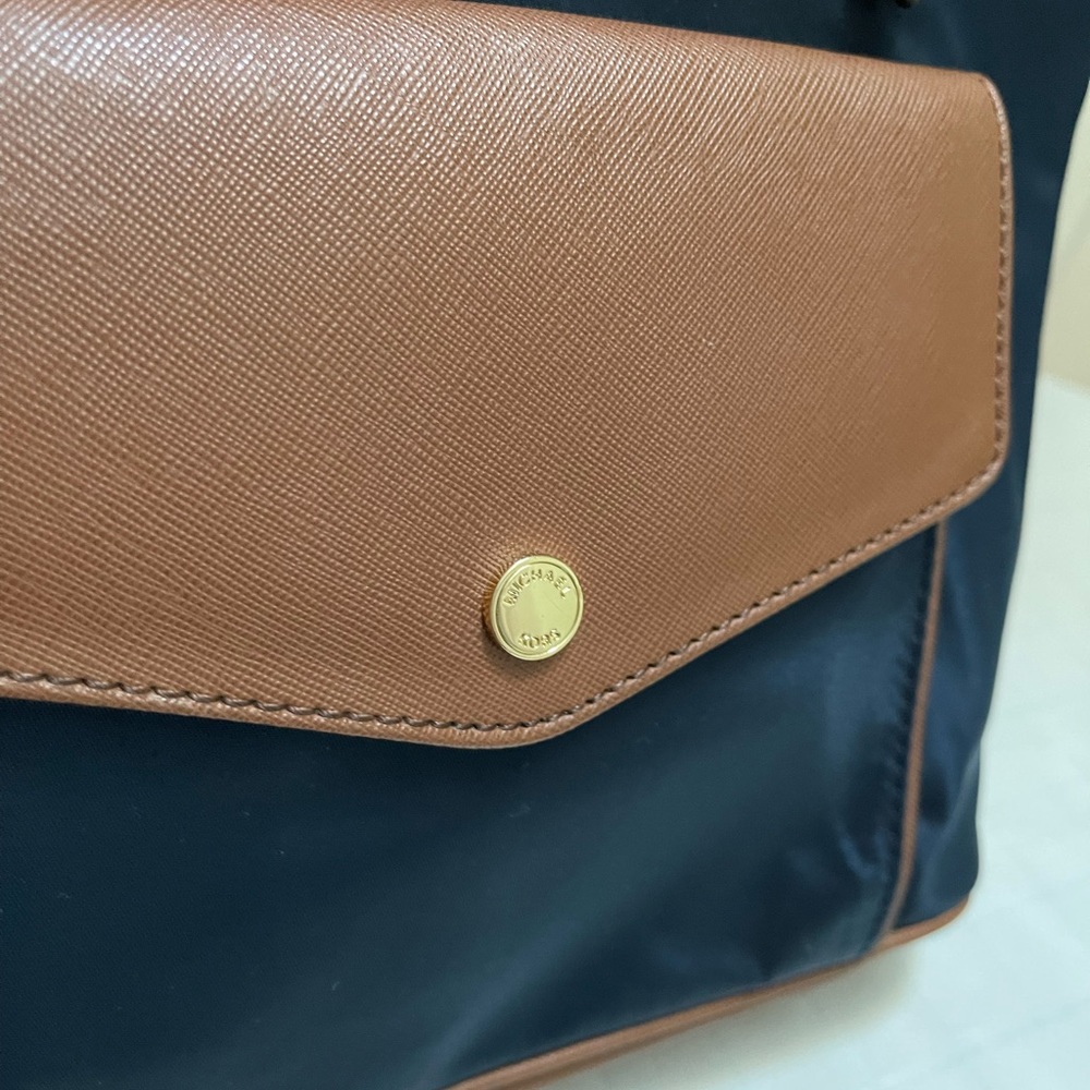 Authentic Michael Kors Jet Setter Multifunction P… - image 5